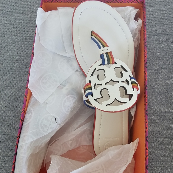 Tory Burch White Sandals with Multicolor Accents (Never Worn Size 10) - Picture 4 of 7